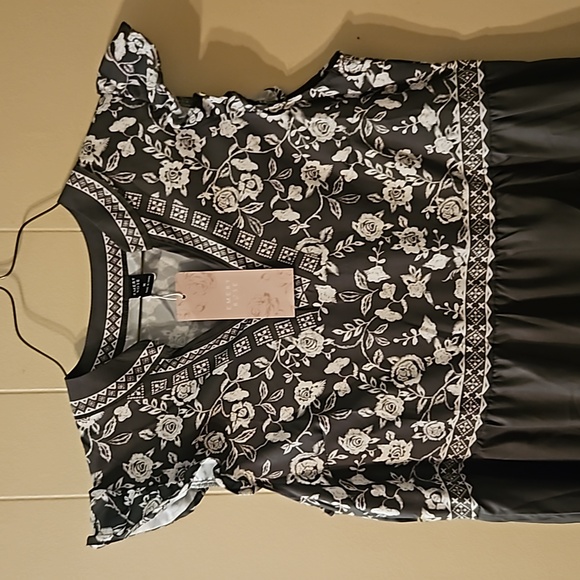 NWT Olive Green and white pullover dress. Women's size Medium. - Picture 3 of 11